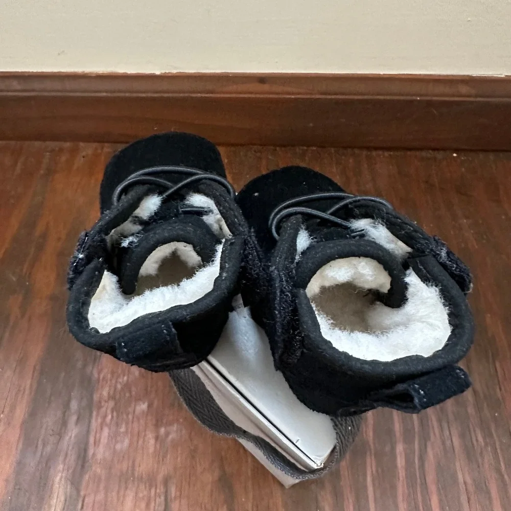 UGG I Baby Neumel Black Suede Infant Boots Size 0/1 1103500I 0-6 Months